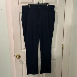 True classic 38/32 in navy excellent condition, only worn once. Super stretchy